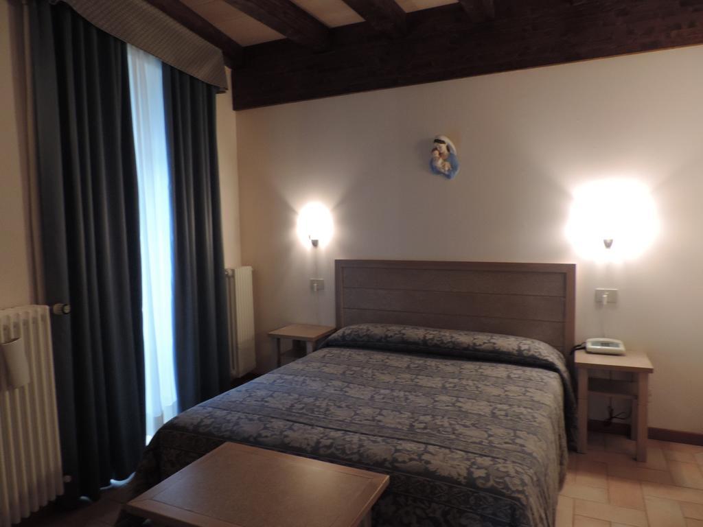 Casa Religiosa Di Ospitalita San Ponziano Spoleto Room photo